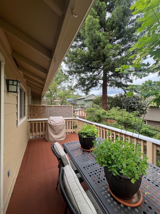 Building Photo - Three bedroom, 2.5 bath townhome