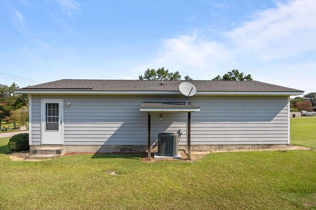 Building Photo - Two bedroom in Coats, NC!
