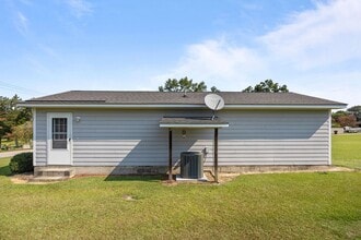 Building Photo - Two bedroom in Coats, NC!