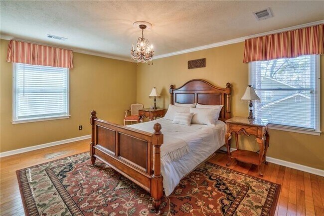 Building Photo - 4010 Mansion Dr