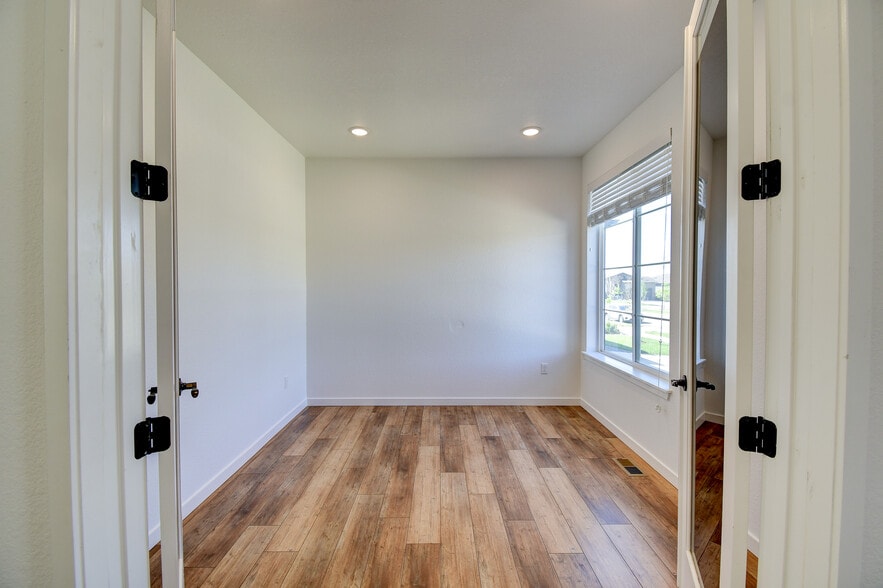 Building Photo - 3846 N Catawba Way