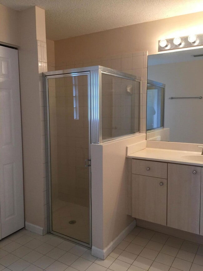 Building Photo - 5900 Azalea Cir