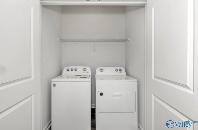 Building Photo - 217 Bay Pine Dr