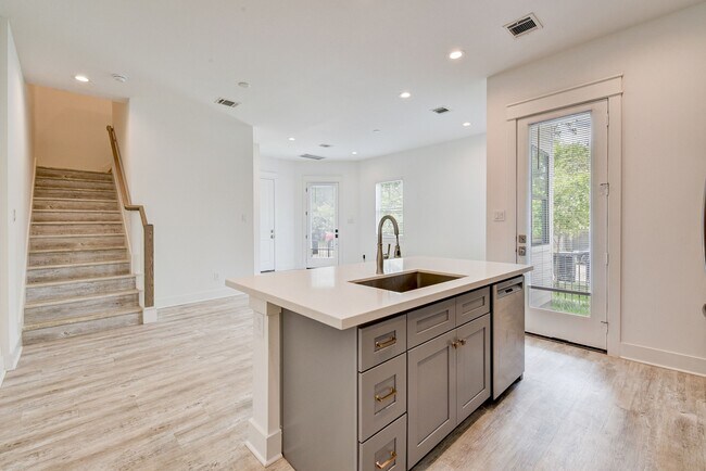 Building Photo - 2539 Judiway St