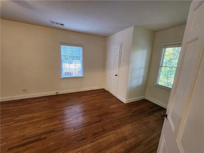 Building Photo - 65 Clarendon Ave