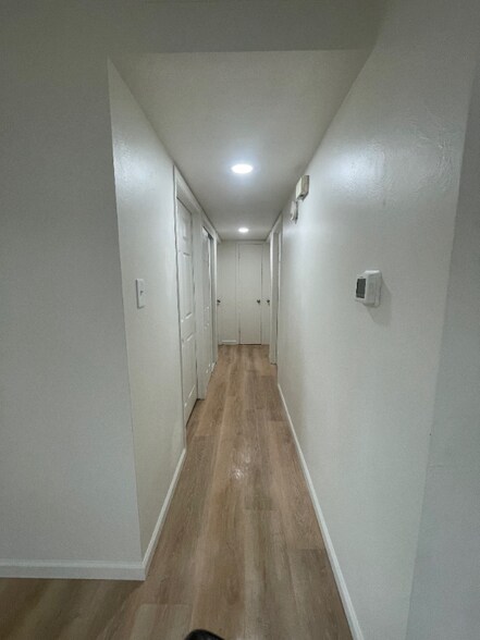 Building Photo - 2405 Tamarac Dr