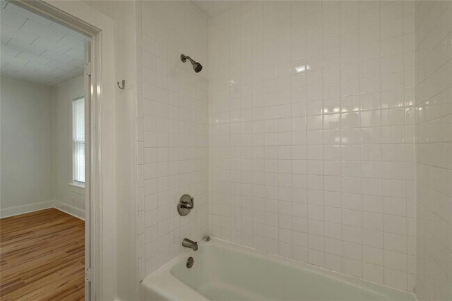 Building Photo - 1102 Hackberry St