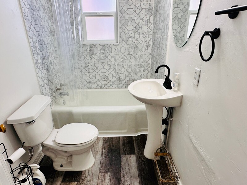 Building Photo - 1316 Buena Vista Dr SE