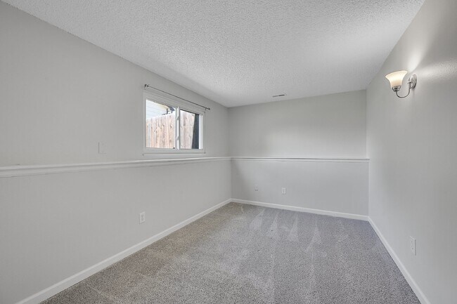 Building Photo - $2,200.00 - 3 Bed,1.5 Bath, Single Family ...