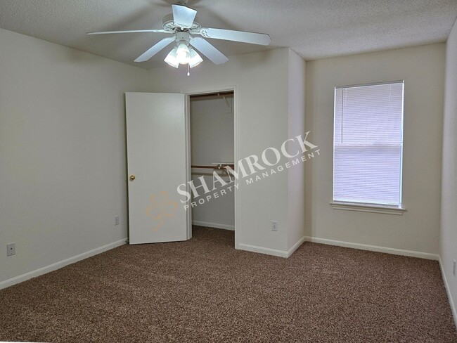 Building Photo - Cougar Ridge Duplex