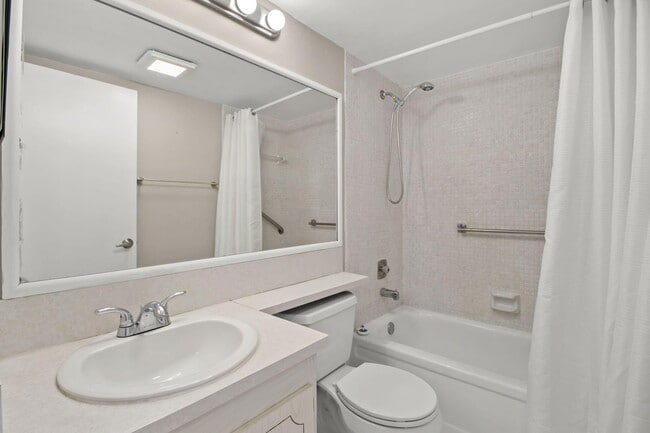 Building Photo - 124 Preston Way