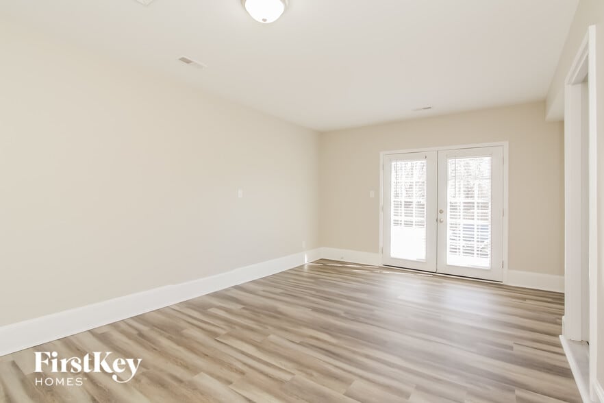 Building Photo - 712 Pennwood Ln