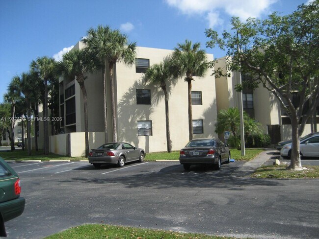 Building Photo - 10855 SW 112th Ave