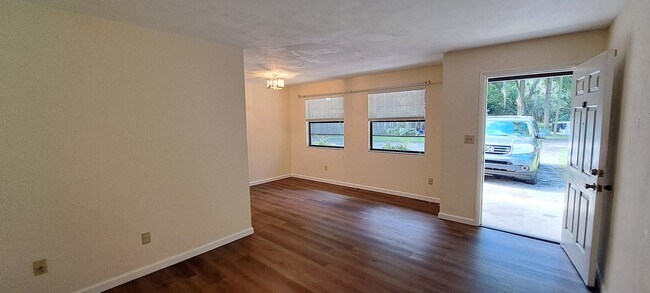 Building Photo - DANIT1715