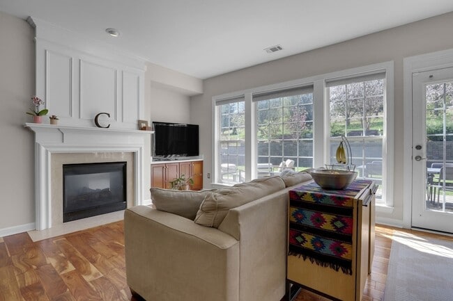 Building Photo - 3005 Coral Bell Ln