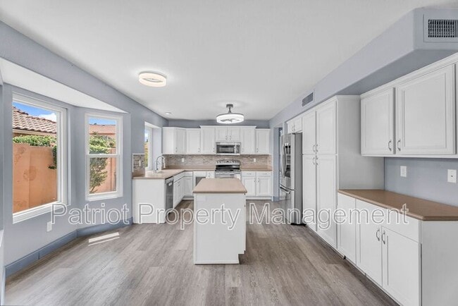 Building Photo - 1575 S Pennington Dr