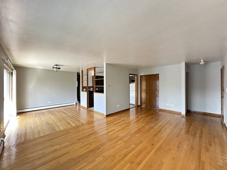 Building Photo - 1639 Oakwood Ave