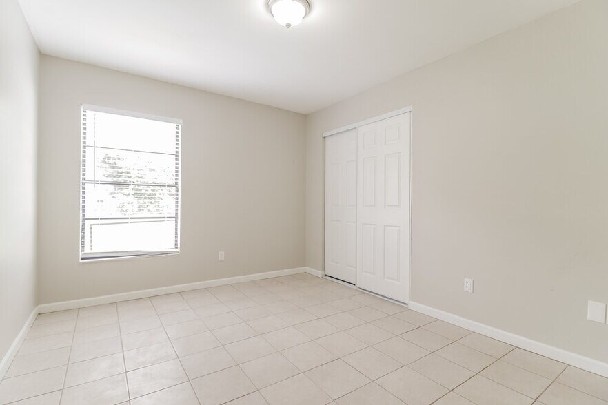 Building Photo - 1066 Weaver Dr