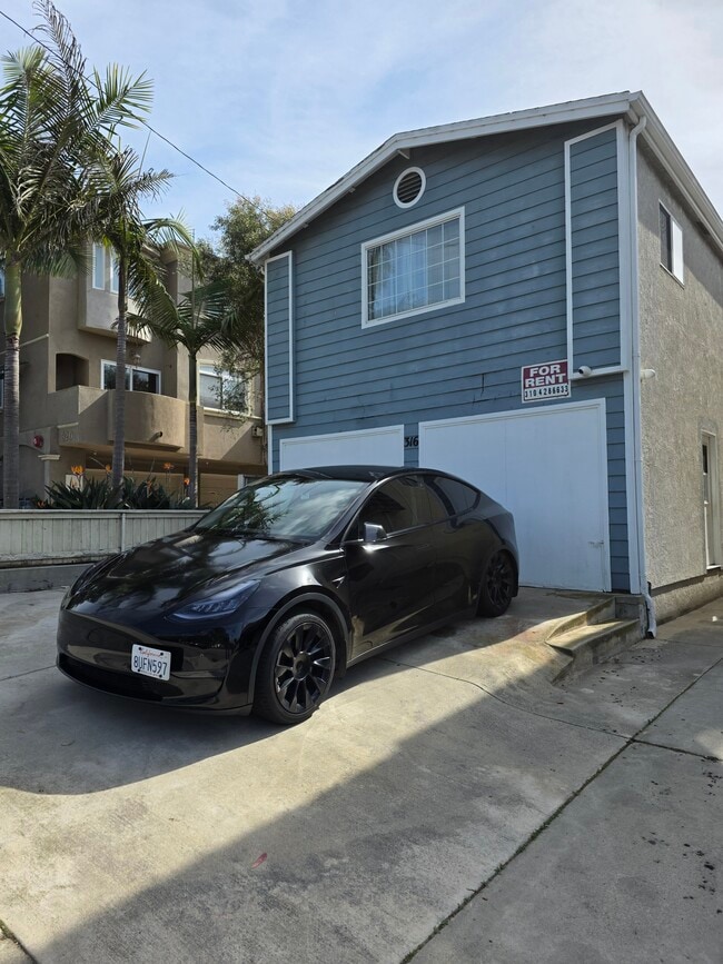 Building Photo - 316 E Imperial Ave