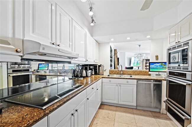Building Photo - 8925 Collins Ave
