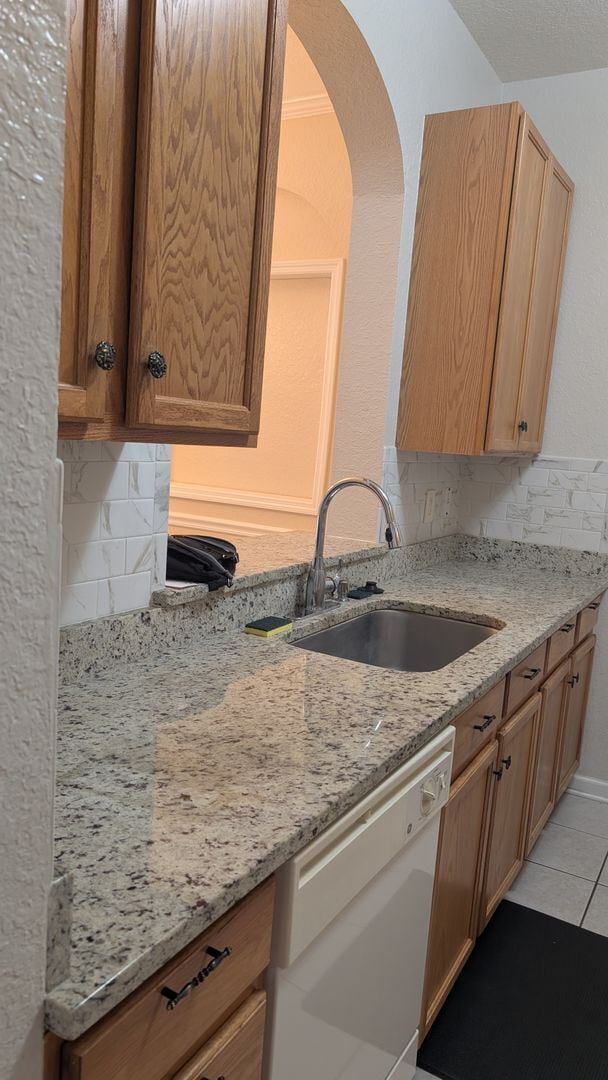 Building Photo - 3 Bedrooms 2 baths Immaculate condominium ...