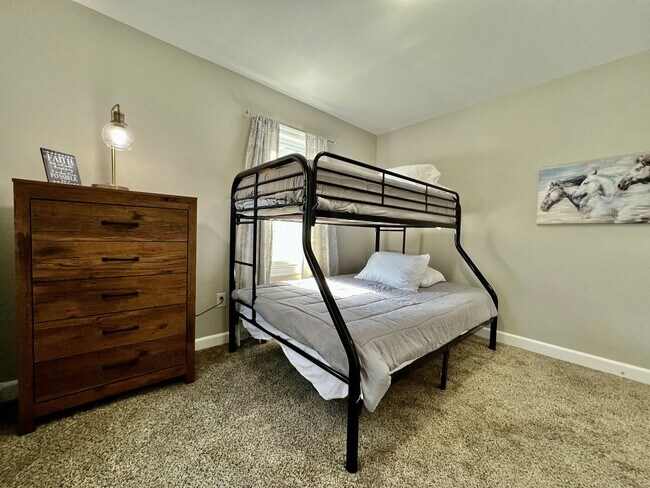 Building Photo - Beautiful 4 BDR Home - Near I-75