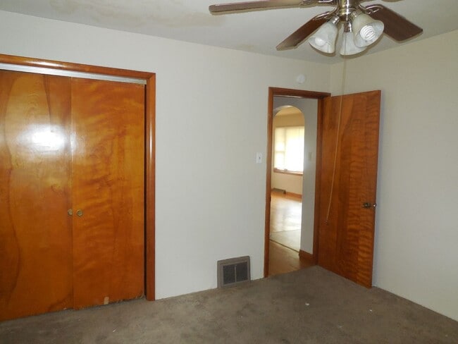 Building Photo - 2 Bedroom Home in Edwardsville!  Great Woo...