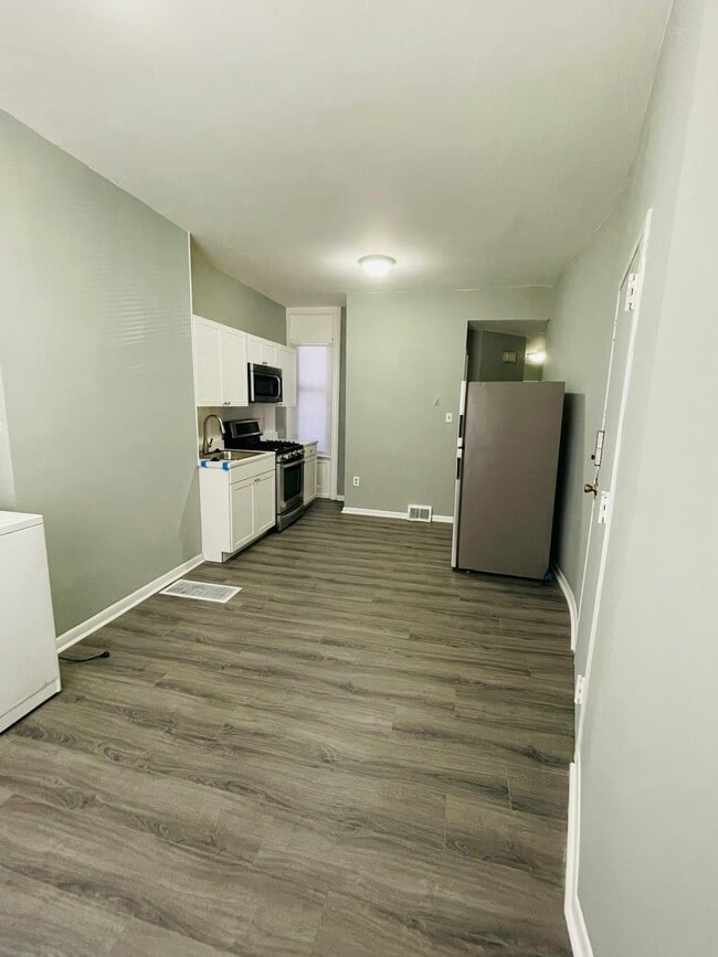 Building Photo - 2831 W Oxford St