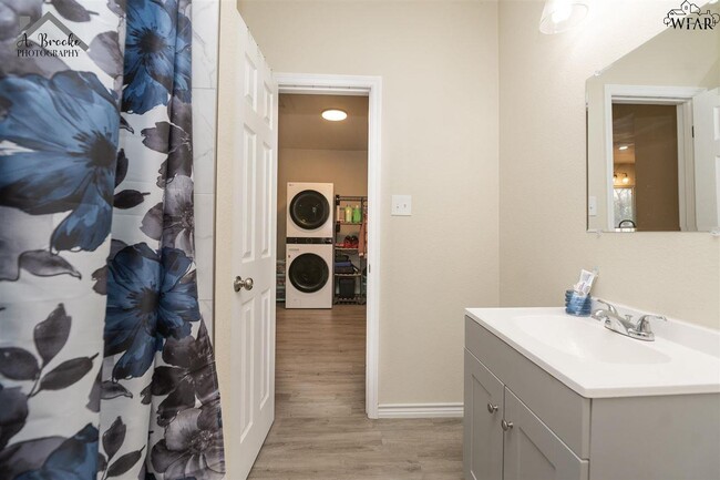 Building Photo - 514 S Archer St