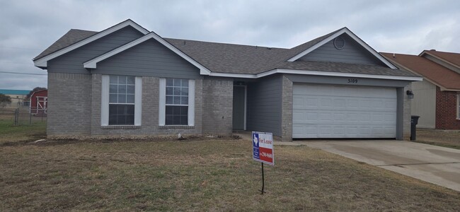 Building Photo - 3109 Carpet Ln