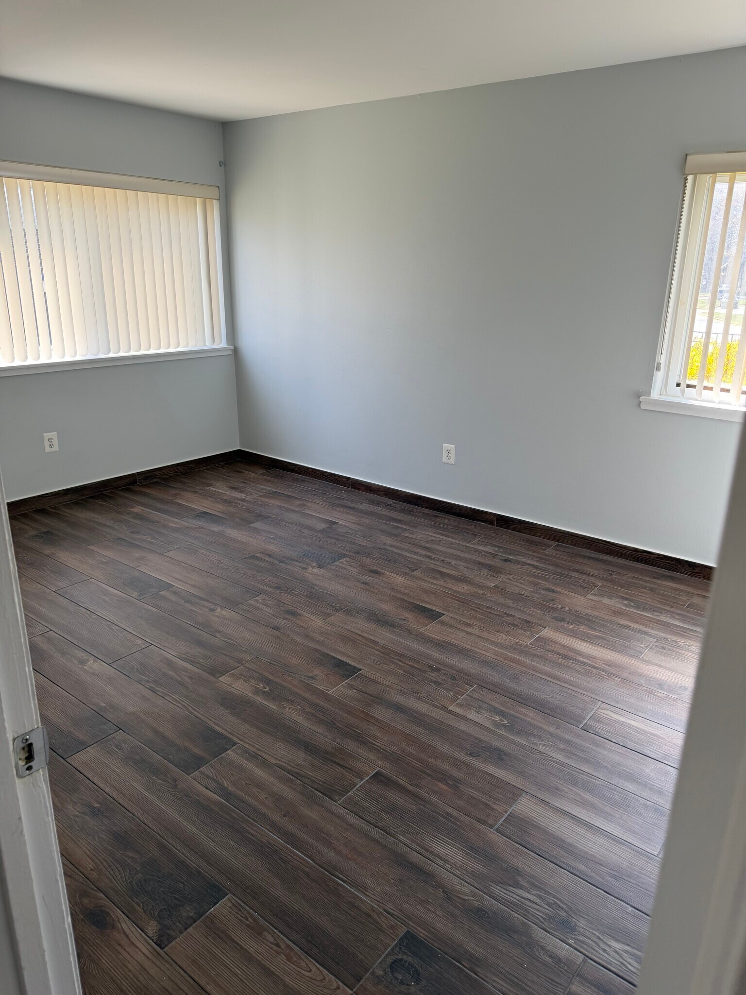 Building Photo - 10230 Prince Pl