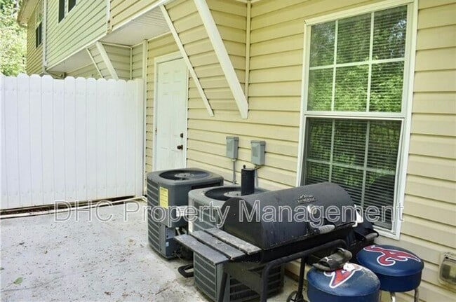 Building Photo - 2812 Vining Ridge Terrace