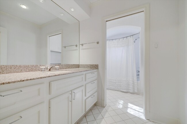 Building Photo - 2622 Westgate Dr