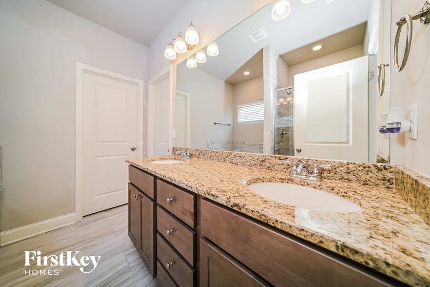 Building Photo - 206 Cheshire Dr