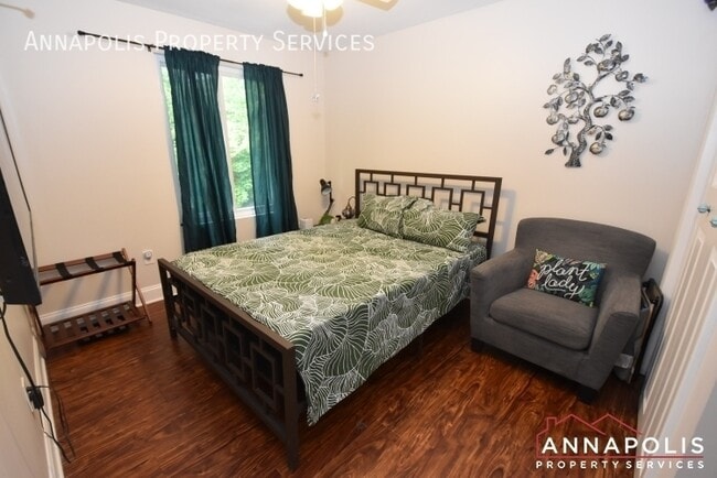 Building Photo - 1110 Commanders Way S