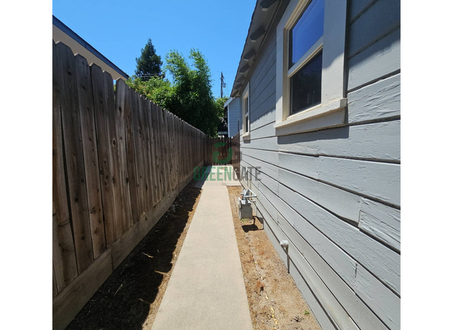 Building Photo - Gorgeous 1 Bedroom, 1 Bathroom Home Availa...