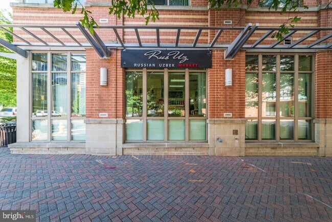 Building Photo - 4141 Henderson Rd