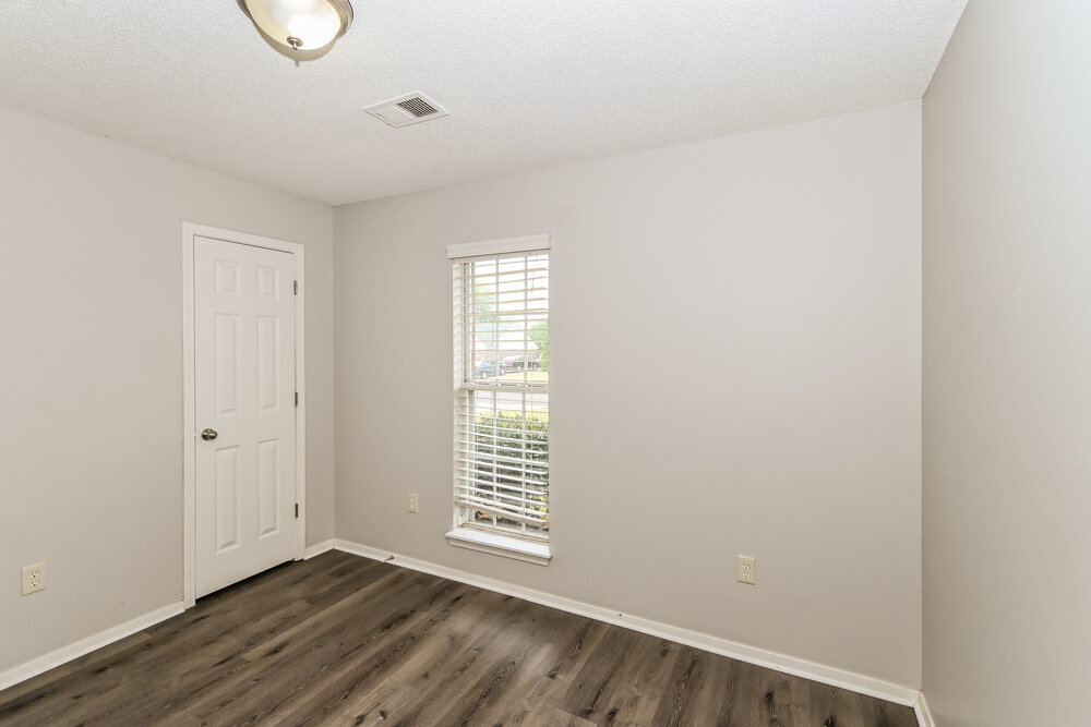 Building Photo - 6314 Oak Run Dr E
