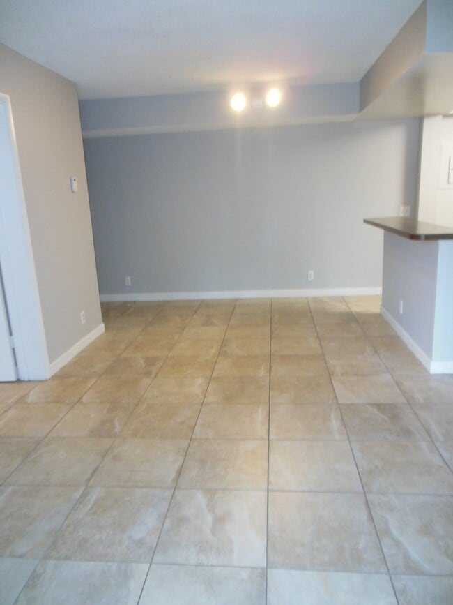 Building Photo - TWO BEDROOM TWO BATHROOM!! WATERFRONT COMMUNITY!!