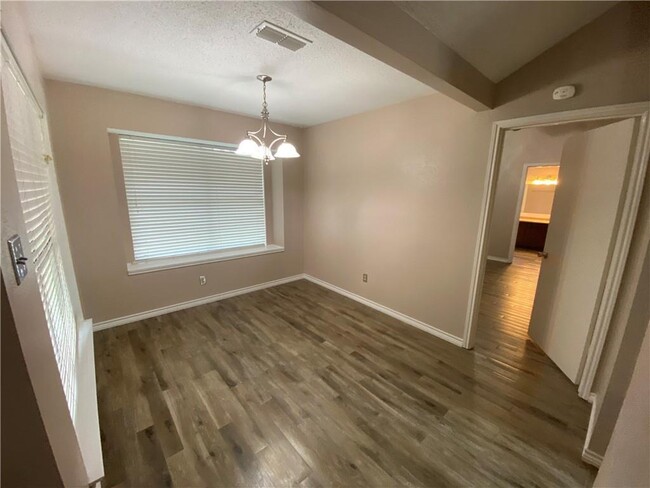 Building Photo - 511 Battlecreek Ln