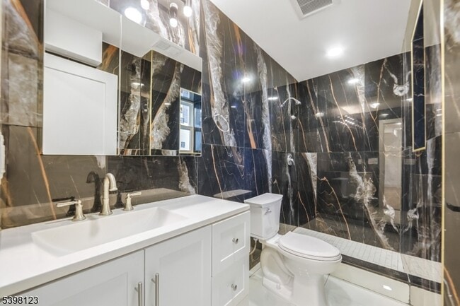 Building Photo - 169 New St