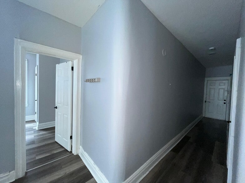 Building Photo - 112 Corbin Ave