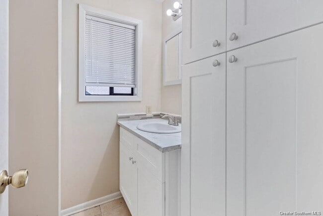 Building Photo - 4900 E St Charles Ave