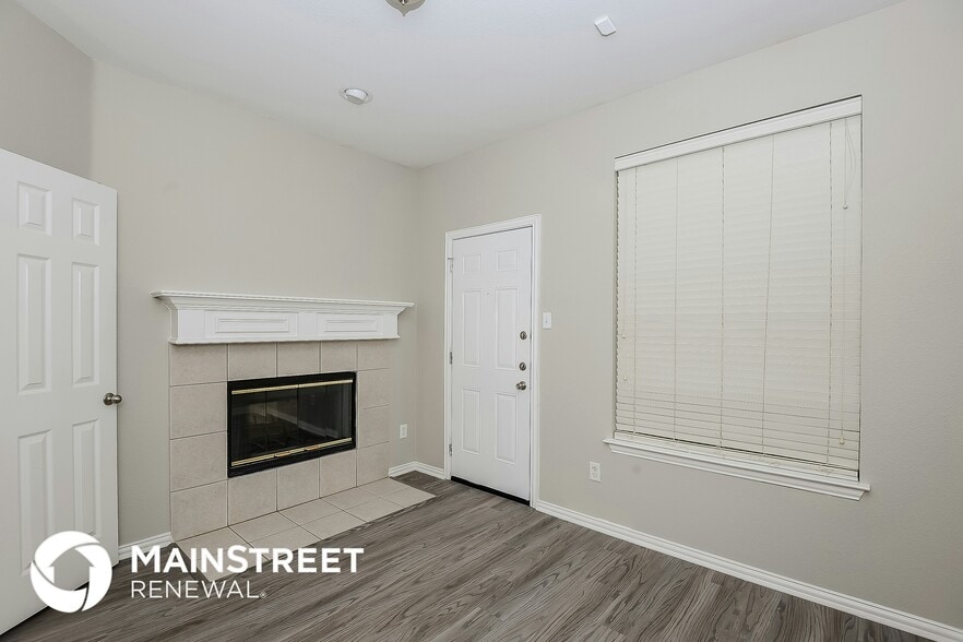 Building Photo - 11749 Ficus Dr