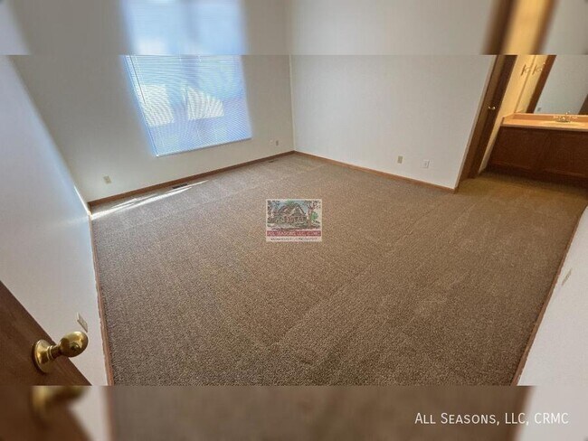 Building Photo - 750 Rundle Ct