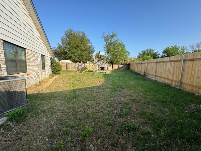 Building Photo - 360 Virtual Tour Available