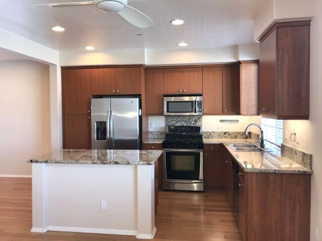 Building Photo - Located in the very popular northwest area...