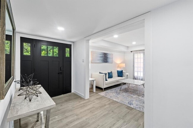 Building Photo - 3520 Highland View Dr