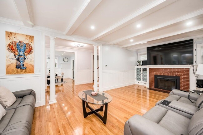 Building Photo - 815 Central Ave