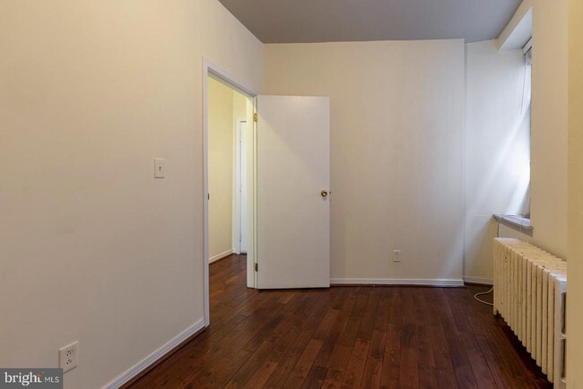 Building Photo - 626 S 19th St